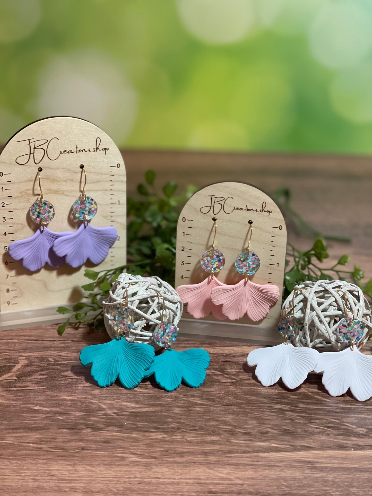 Ginkgo leaves with confetti accents